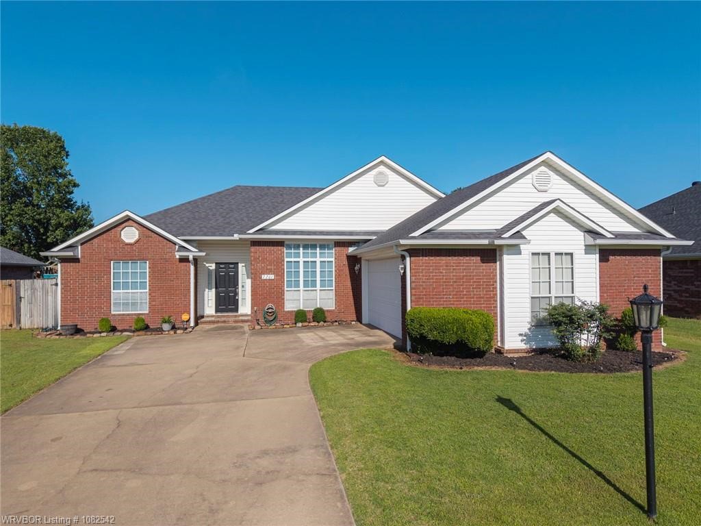 Attractive Brick Home Inside & Out! Starting with a Side Entry Garage. Newly Painted Front Door! New black mulch. New HVAC Sept 2024 to keep you cool in this HOT weather!Newer Paint! Soaring Ceilings in the Entry and throughout the Living room, Dining room, Kitchen areas. Kitchen has lots of cabinetry with spacious Eat-In Dining Area. Split bedroom plan. Spacious and newer paint. Great for entertaining. Massive Primary Bedroom with a soaring ceiling and a large walk in closet. Bathroom has double sinks, whirlpool tub and walk in shower. All bedrooms are spacious. Hall bathroom with double sinks. A Must See!