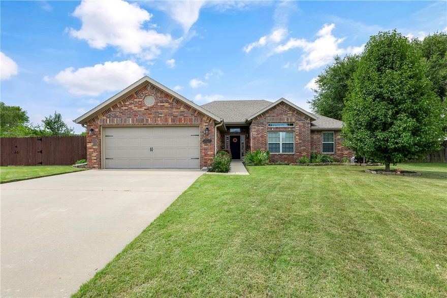 Beautiful 4 bedroom, 2 bathroom home with 1,594 sq ft in a quiet Pea Ridge location just 20 minutes from downtown Bentonville. Easy access to Walmart Home Office, shopping, dining, and entertainment, plus walking distance to hiking and biking trails. Open floor plan with spacious living room featuring hardwood floors. The kitchen offers granite countertops, plenty of storage, and high-end appliances that convey. Primary suite includes a jacuzzi tub, separate shower, and large walk-in closet. Backyard provides excellent space for entertaining or relaxing after a long day. Move-in ready and convenient to everything Northwest Arkansas has to offer.