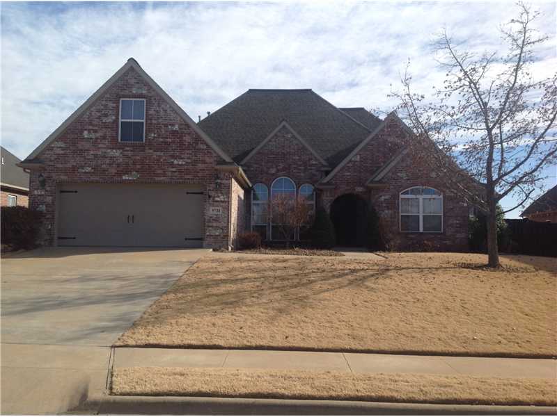 FANTASTIC BRICK HOME. FEATURING DESIGNER COLORS, STAINED CONCRETE FLOORING, GAS LOG FP, FORMAL DINING, OFFICE, PRETTY KITCHEN CABINETS, STAINLESS APPLIANCES & GRANITE. BEAUTIFUL MASTER, LOTS OF WINDOWS, BONUS/GAME RM UPSTAIRS.
