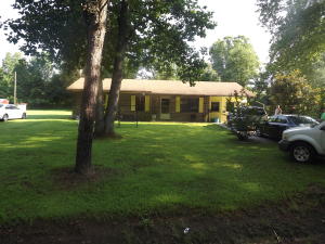 3Bd/1Bth Brick house on 1.5 Acres! 1,281 SQ FT plus a bonus area! A beautiful yard with a back patio. The bonus area is not heated/cooled. Central air unit needs replaced and home needs some new floor coverings.