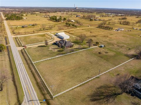 Single Family Residence in Gentry AR 23535 Highway 12 Hwy 20.jpg