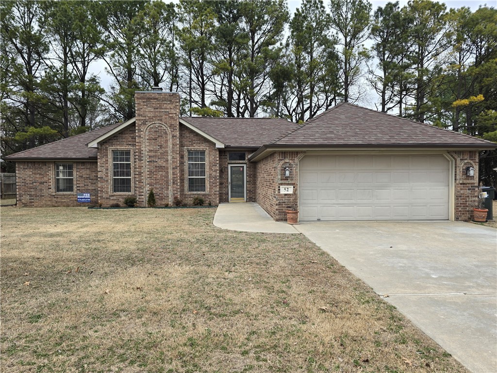 Newly renovated home in the heart of Farmington for lease. Location, location, location! All-brick home near a cul-de-sac, features 3 BR, 2 BA, 1794 sq. ft. +/-, gas fireplace, ceiling fans, wood flooring, tray ceilings, walk-in closet, his & hers double sink vanity in primary bath, spacious open living area, dining area and large kitchen with a ton of cabinet space. Fenced-in backyard with storage shed, covered patio.