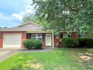 Easy maintenance, efficient home in the heart of Russellville, within minutes to Tech campus. 3bd, 1.5 baths with a large privacy fenced back yard perfect for entertaining friends and family and/or letting the kiddos and pets play!!