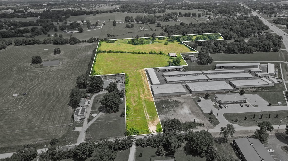 Beautiful acreage just minutes from Fayetteville. 16.72 flat acres. Currently Zoned A1. Large Pond on the Northern portion.
Zoning and Utilities to be confirmed by buyer.