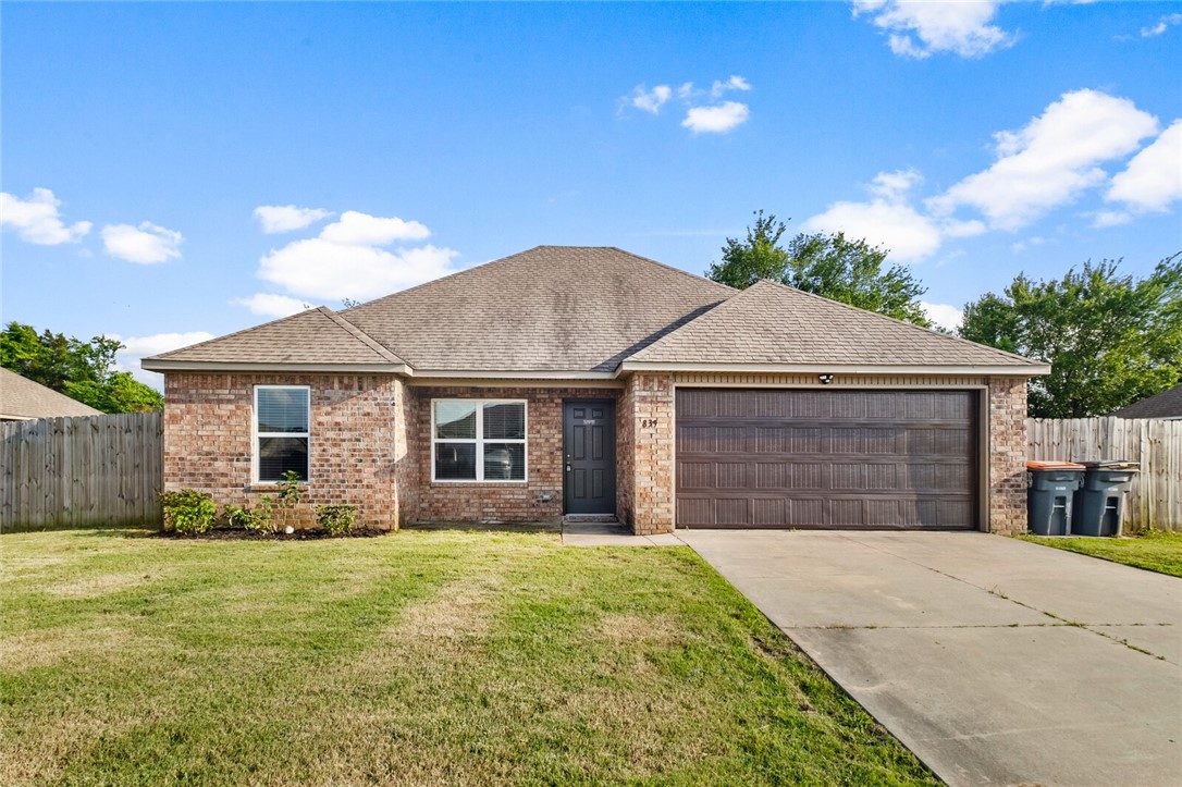 Fantastic 4-bedroom home in Elkins. Only 15 minutes from Fayetteville and the U of A. Spacious split bedroom floor plan. Large kitchen with breakfast area and extended serving bar. Generously sized master bedroom and closet. Spacious fenced yard and 2-car garage. Don't miss this!