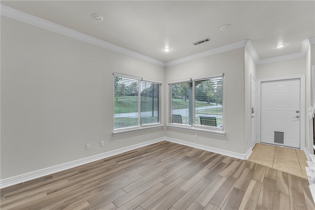 Valley West Twnhms Horiz Prop Regime - Residential