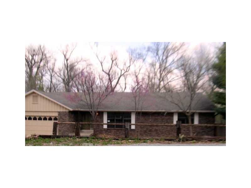 COMMODIOUS 4 BEDROOM / 2 BATH HOME. OFFERS OPEN KITCHEN WITH BEAUTIFUL CABINETRY,LAUNDRY ROOM & DECK OFF THE DINING ROOM. FIREPLACE IN LOWER LEVEL WITH BAR AND ACCESS TO BACKYARD.,FANNIE MAE REQUIREMENTS IN ATTACHMENT. OWNER OCCUPANT CERT MUST BE SENT W/ ALL OWNER OCCUPANCY OFFERS. Act now-$1000 Buyer's Agent Bonus! Click HomePath.com for details or ask me. Restrictions apply