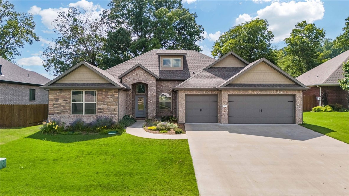 Golf Course Living in the Heart of NWA! This beautiful home backs directly to the 9th tee box of The Creeks Golf Course, offering peaceful golf course views and spectacular sunsets. The covered outdoor entertainment area, complete with a fireplace, is perfect for relaxing or hosting guests with the fairway as your backdrop.
Inside, youāll love the spacious rooms, open-concept layout, and thoughtfully designed split floor planāideal for both privacy and functionality. The kitchen features abundant cabinet space and a huge walk-in pantry, making it perfect for everyday living and entertaining.
Enjoy luxury, comfort, and unbeatable viewsāall in one of NWAās most sought-after communities!