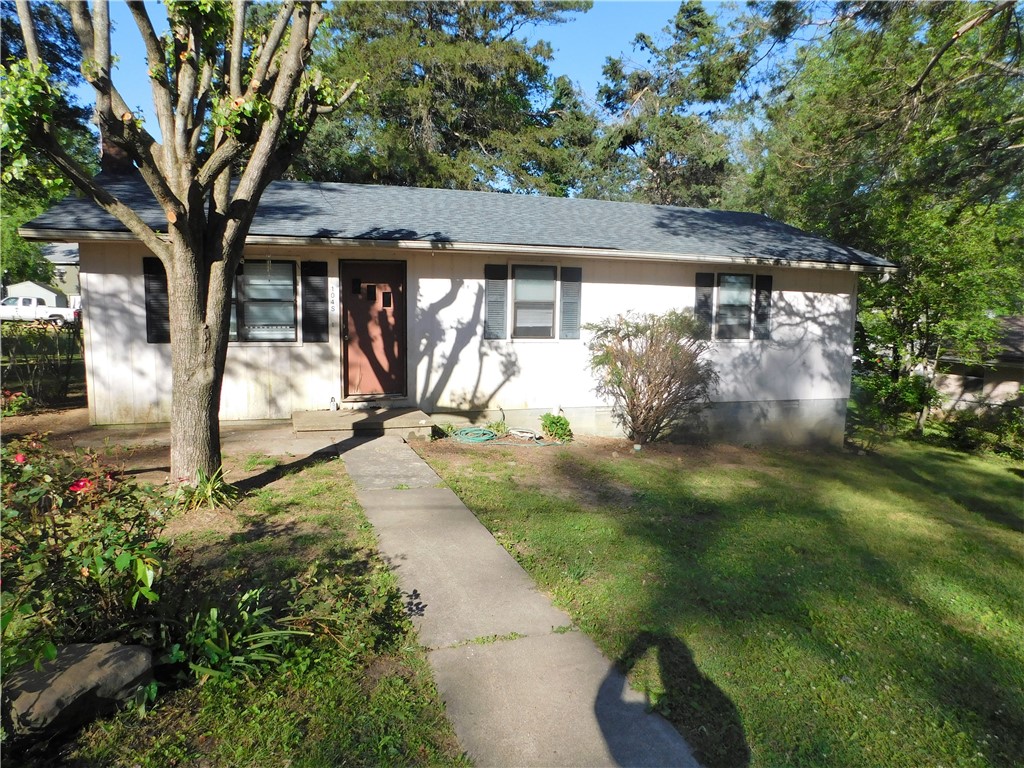 Looking for a house in Jasper? 1056SF 3BR 1BATH home located in the Ozark Mountains and Buffalo River National Park Region of Arkansas in beautiful Newton County. Located within walking distance to the historic Jasper Square and the Little Buffalo River. It sets just across the street from the Jasper School. Less 2 yr old HVAC and roof. Large deck on the back of the house.