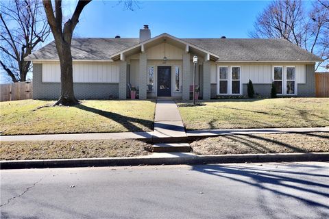 Photo of 1705 Ridgeview Drive, Springdale, AR 72762 (MLS # 1337075)
