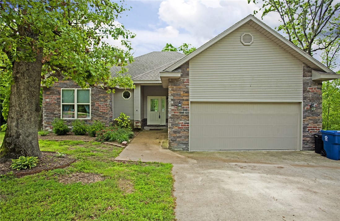 Beautiful home located on a quiet cul de sac nestled in the hills of Bella Vista. Wooded lot with lots of privacy. Home features 3 bedroom, two baths, new hardwood floors, granite, new paint, large private back deck overlooking plenty of natural features, and modern finishes all throughout. This home has been well maintained, is turn key and ready to enjoy. Great location and perfect for any family.