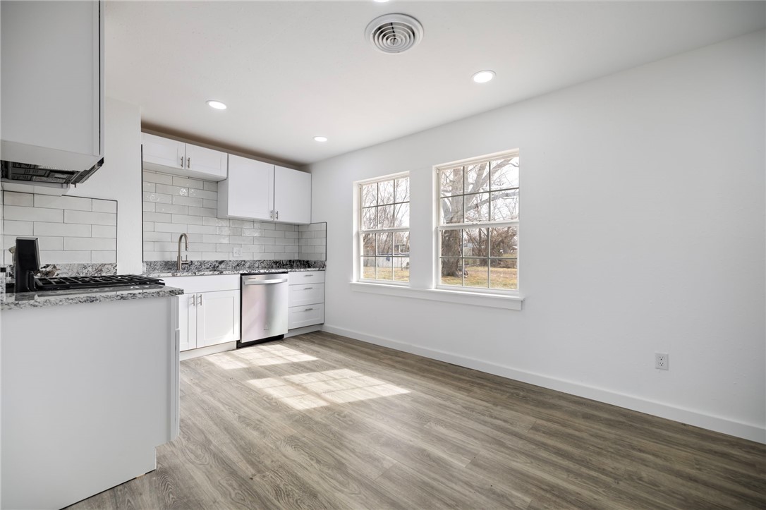 Dixieland Village 1st Add Rogers - Residential