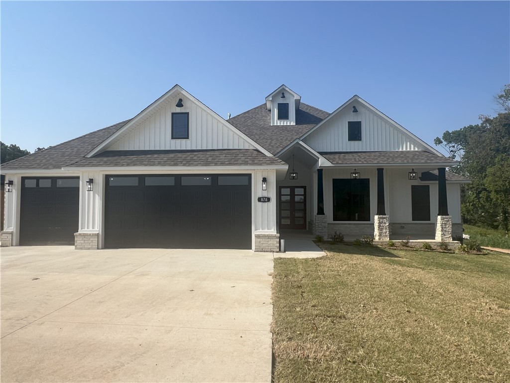 Beautiful new home, large spacious kitchen with large center island, 4 bdrm with a bonus room