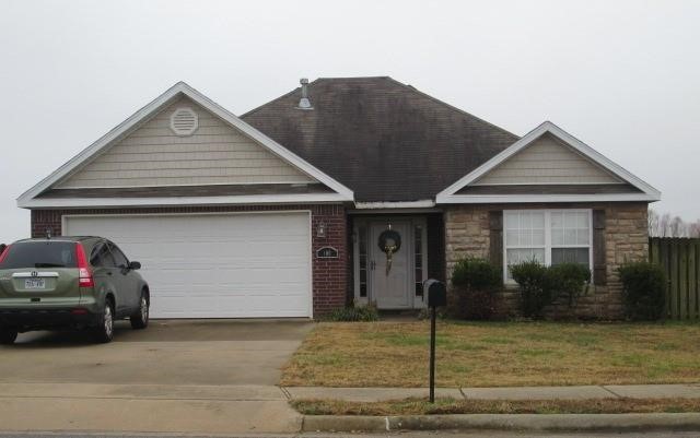 LOCATION LOCATION LOCATION! Lovely 3 bed 2 bath home with a fenced in backyard only 5 minutes to downtown Rogers and less than 10 minutes to I-49, shopping and restaurants! Don't miss out on the chance to rent this home!