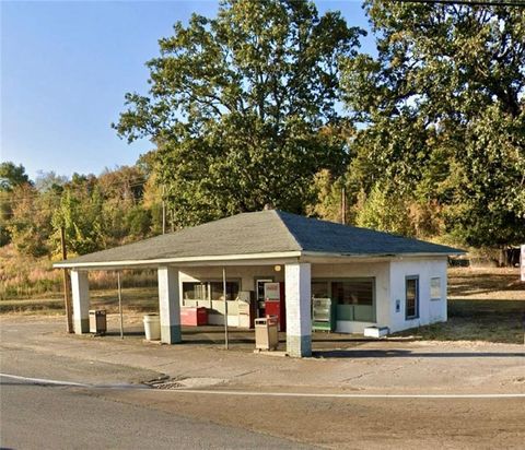 Photo of 1051 Main Street, Clarksville, AR 72830 (MLS # 1333726)