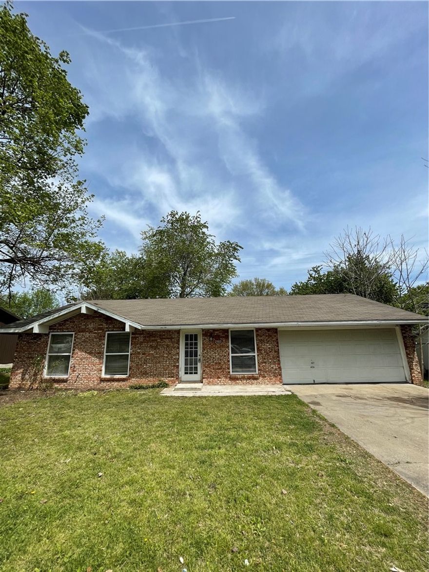 Nice house in Springdale. Home features 3 bedrooms, 1.5 baths, breakfast bar, nice size living room & a big backyard.