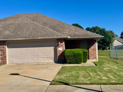 Photo of 1605 N Evening Shade Drive, Fayetteville, AR 72703 (MLS # 1325754)