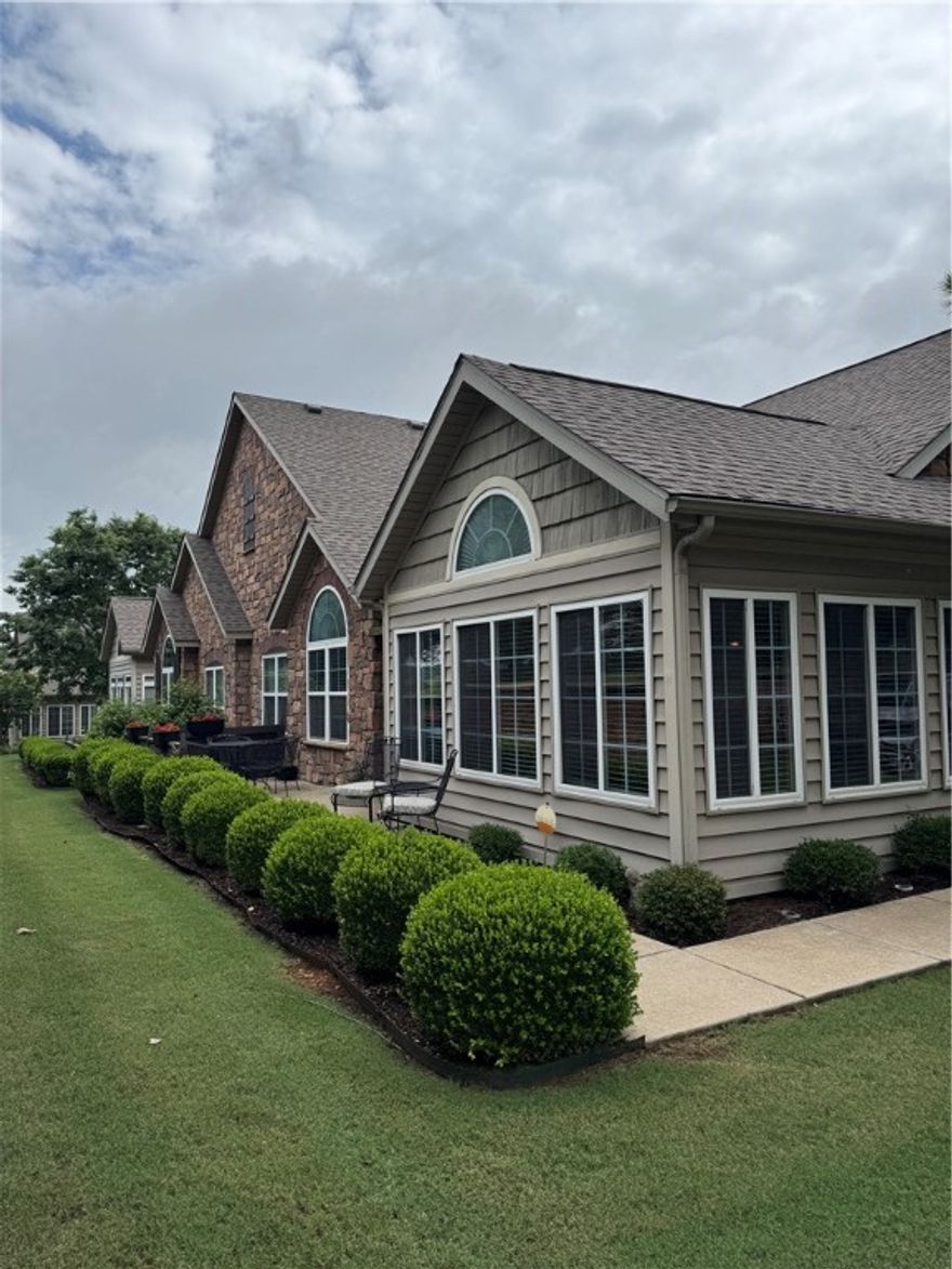 Well maintained condo in a great location. Enjoy instant hot water, an ice maker, built in bookcases, epoxy flooring in garage, extra shelving in garage and laundry room,Nest thermometer, safe room, and a sunroom. 
POA dues cover: hazard & liability insurance, exterior building & grounds maintenance, irrigation and a clubhouse. The clubhouse features two offices, a conference room, kitchen, living areas for larger entertaining purposes, a gym, and an outdoor pool. This community is located across from Underwood Park with walking/biking trails and adjoins Wilson Springs Nature Preserve.