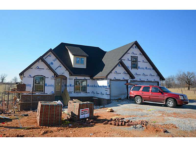 Awesome NEW HOME in Cross Creek with open floor design and quality throughout. Great location within awesome neighborhood with community pool, trails, park and more close to great schools!