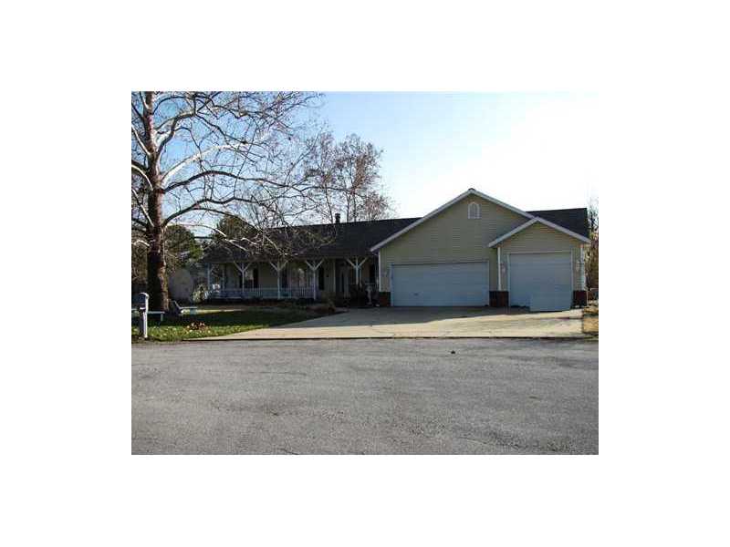 THIS IS A BEAUTIFUL AND GRAND HOME WAITING FOR A NEW OWNER! EVERYTHING ON ONE LEVEL, LARGE ROOMS, VAULTED CEILINGS, AND A WONDERFUL SUNROOM! VERY NICE LOCATION, CLOSE TO THE MALL, SCHOOLS, AND BYPASS.,$1,000 Buyer Credit if accepted Offer Closes before 03/22/14.