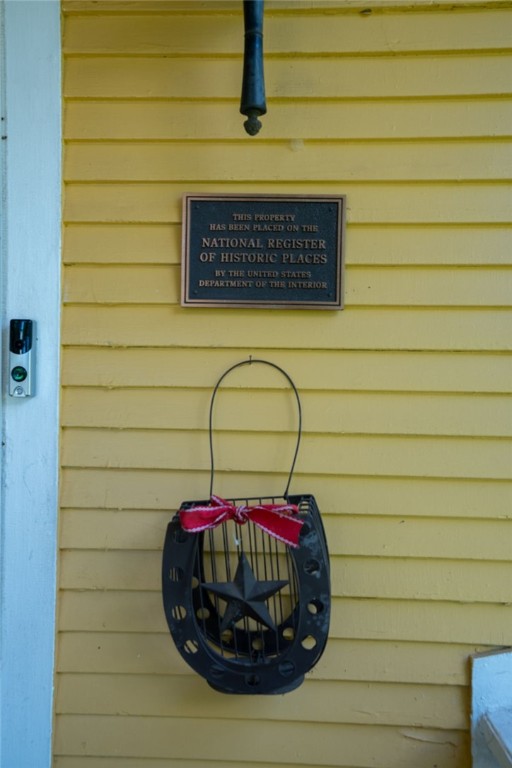 Photo 3 of 31 of 709 N Morrill Street house