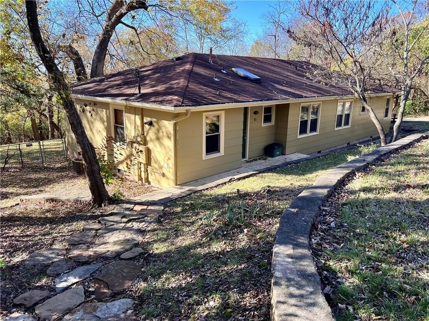 This adorable 2 bedroom 1 bath Duplex on the edge of Mt. Sequoyah is a hidden treasure, close to Fayetteville Square, Dickson, and Mt. Sequoyah Mountain Bike trails. Comes with the fridge and lawn care.