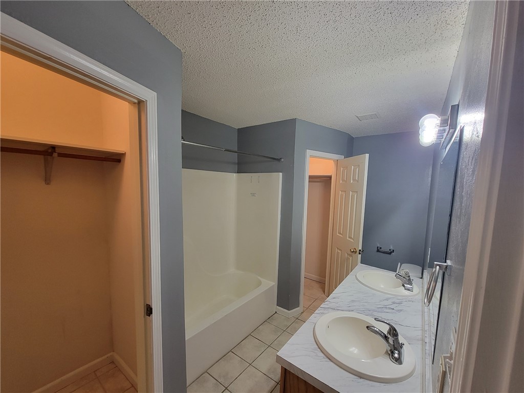 WINDWOOD MEADOWS - Residential