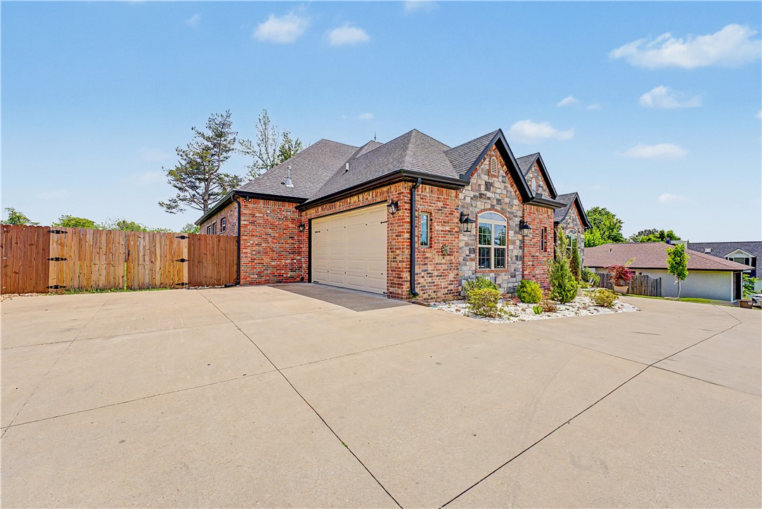 Roman Acres Rogers - Residential