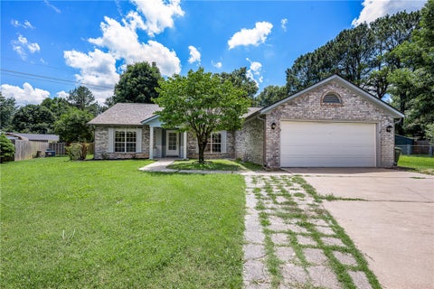 Photo of 1515 E Thornhill Drive, Fayetteville, AR 72703 (MLS # 1350981)