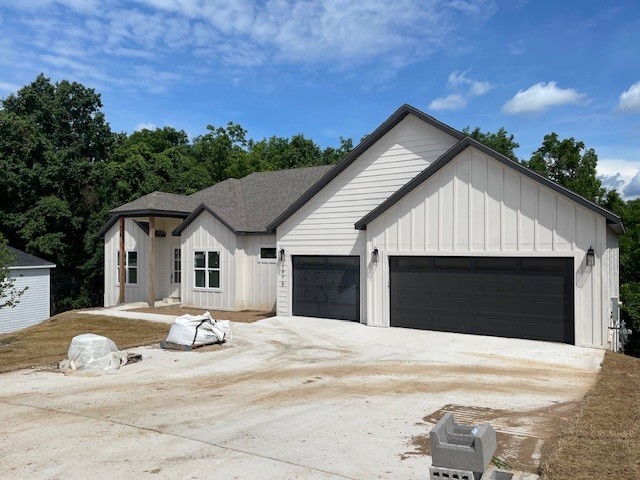 Stunning new 5-bed, 4-bath home at 1975 Collins Dr., Pea Ridge! Enjoy a gourmet kitchen, marble baths, open-concept living with gas fireplace, and upscale finishes throughout. Relax in style just minutes from Big Sugar Golf Club, Pea Ridge National Military Park, and Hobbs State Park. Nestled in the sought-after Pea Ridge School District with nearby parks and trails. Includes a spacious 3-car garage. Luxury living in a serene, scenic settingādonāt miss this rare rental opportunity!