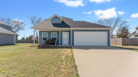 Photo of 303 Fieldstone Circle, Gravette, AR 72736 (MLS # 1340297)