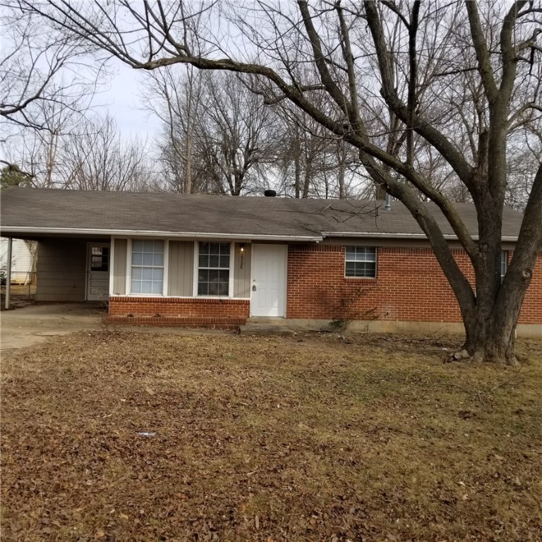 Nice older home in SE Springdale. Home features 3 bedrooms, 1.5 bathrooms, wood floors in living room, carpet in all bedrooms, large backyard with storage shed & 1 car carport.