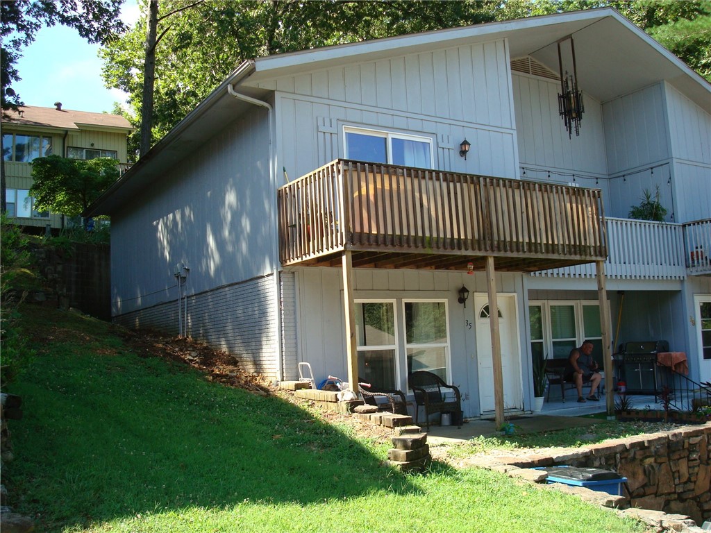 This end unit Townhome, with 2 bedrooms, 1 1/2 bath. Less than a mile from Town Center and the Bella Vista golf course. Painted in 2020 and a new roof in 2019. Main level has tile floors, carpet in both bedrooms upstairs. This property is an investment property and currently is tenant occupied with two small children and lots of toys. Please do not disturb tenant. Watch for a small cat in unit.