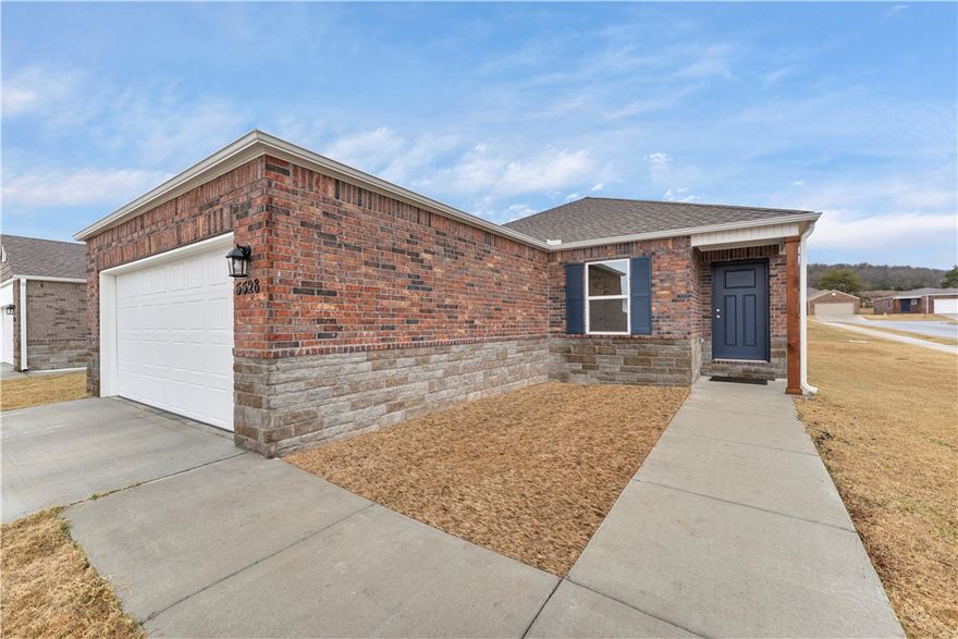 Beautiful 1-Year-Old, Energy-Efficient Home in Prime Location!
This stunning 4-bed, 2-bath home features an inviting open-concept design with a spacious living area, large kitchen island, expansive corner pantry, and granite countertops throughout. Built with quality and efficiency in mind, the home offers a full brick exterior and energy-efficient systems, allowing you to only pay for water and electricity—low-maintenance and budget-friendly living at its best.
Ideally located just 5 minutes from Willie George Park and Walter Turnbow Elementary, with quick access to Don Tyson School of Innovation. Everyday essentials are close by with Walmart, Harps, and Arvest all within minutes. Commuting is easy with convenient access to Hwy 412.