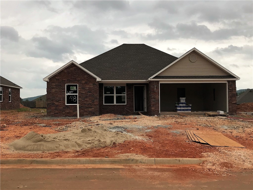$0 Down RD Eligible & up to $3500 in Buyers Closing Costs PAID when using preferred Lender and Title Company. RC Lewis floorplan. Energy Efficient, New 4 bedroom/2 ba home. Open flowing split floorplan. Master Bedroom w/ walk-in closet. Highland Greens is the Premier Golfing Community in Prairie Grove. Close to the University of Arkansas, I-49, local shopping & dining. 2-10 Home Buyers Warranty. Hurry in to select your home site, floor plan, colors, & upgrades.