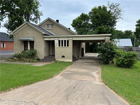 Photo of 1230 W MAIN Street, Russellville, AR 72801 (MLS # 1345584)
