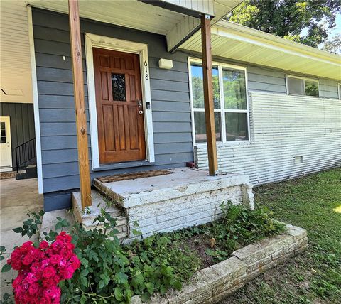 Photo of 618 Beverly Drive, Harrison, AR 72601 (MLS # 1356472)