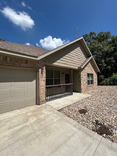Quality built w/ 2 Bedrooms, 1 Bath. Upgrades w/ 3 mm granite, custom built cabinets, light fixture & faucets. FULL APPLIANCE PACKAGE! Vaulted ceiling in living room. PRESENTS LARGER! Neutral colors. Peaceful, wooded view w/ exposed deck. Convenient location for quick access to highway or interstate, shopping, medical offices & BV amenities. NO SMOKING.