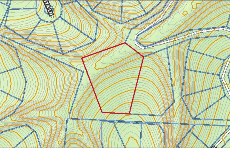 Gently sloping and ideally positioned in one of Bella Vista’s growing areas, this beautiful lot offers the perfect setting for your future home. Located on the desirable west side of Bella Vista, the property provides convenient access to some of the area’s most popular outdoor amenities. Enjoy nearby trail systems including Tweety Bird, Tunnel Vision, and Little Sugar, along with the renowned Down Under Trail System for exceptional biking and hiking experiences. Lake Windsor and Kingswood Golf Course are also just a short distance away, offering additional opportunities for recreation and relaxation. Whether you're looking to build now or invest for the future, this lot combines natural beauty, accessibility, and a prime location.