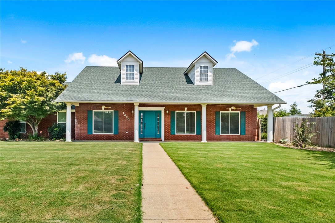 Great 3BR/2BA Home on a Corner Lot in Prime Springdale Location! Seller is offering a $15,000 credit at closing for further updates
This move-in ready 2,185 sq ft home features a desirable split floor plan and sits on a spacious corner lot with exceptional upgrades throughout. Recent improvements include a new roof and HVAC system (2023), luxury vinyl plank flooring and new toilets (2025), and energy-efficient windows (2019).
Step outside to your own backyard oasisāperfect for entertainingāwith a covered patio, full outdoor kitchen complete with an EVO grill and refrigerator, a relaxing hot tub, and new fencing for added privacy.
Conveniently situated between Fayetteville and Bentonville, this home offers easy access to everything NWA has to offer. Donāt miss your chance to own this incredible propertyāschedule your showing today!
