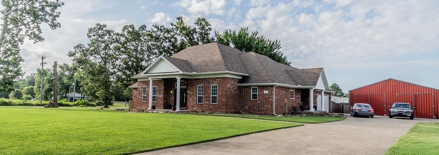 Enjoy updates throughout including granite countertops, fresh paint, and a newer roof (2019). The main level features three bedrooms, three full baths, hardwood and tile floors, plus plenty of living and dining space. Upstairs offers a private suite with its own bath—ideal for guests, teens, or a home office. Outside you’ll love the covered patio and oversized 30×30 workshop for hobbies or storage. Nestled on a quiet cul-de-sac, this home offers privacy and space while still just minutes from Bentonville, Rogers, and Fayetteville.