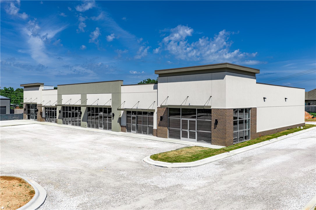 Photo 1 of 26 — 10524 E AR 72 HWY, Pea Ridge, AR 72751