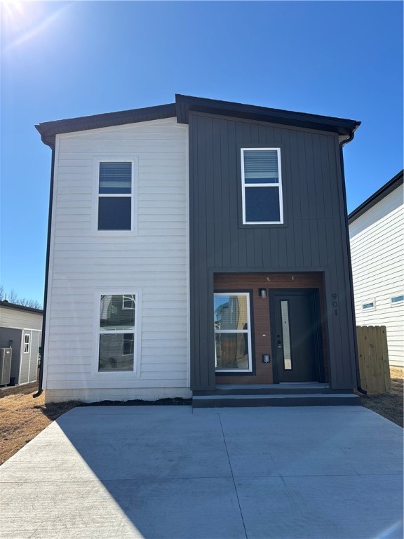 Modern, smart, affordable living! Looking for that first home, wanting to downsize and simplify, or looking for a low-maintenance investment property, Featherston Village may be exactly what you've been looking for. Never think about lawncare again! Everything you need in a great location. Wonderful new subdivision in Bentonville School District. Less than 5 miles from Walmart Corporate office.