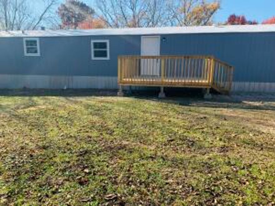 If you're looking for a mobile home within city limits , look no further! 3 bedroom, 2 bathroom with 1,216 sqft of living space. Ready to move in. New medal roof* SOLD  AS IS