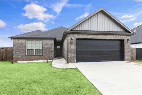 Photo of 730 Winston Place, Centerton, AR 72719 (MLS # 1351377)