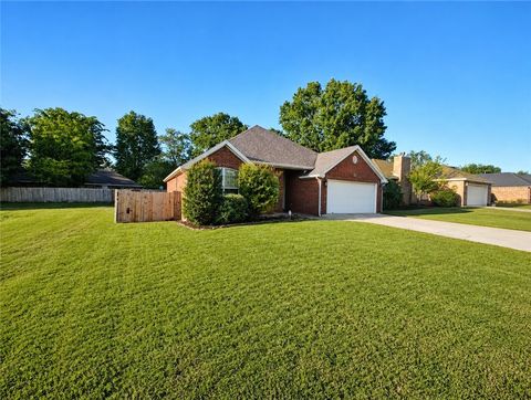 Photo of 2600 Granny Smith Avenue, Springdale, AR 72764 (MLS # 1347708)