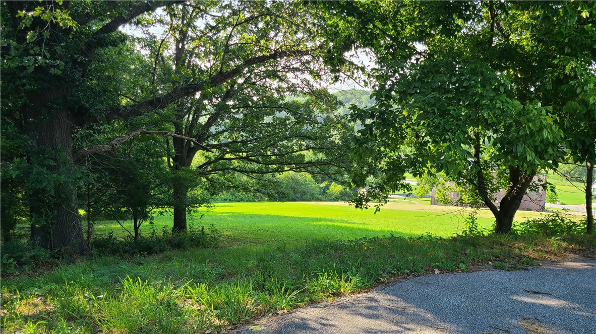 One of the last opportunities to purchase land in the Eau Claire Neighborhood. This spectacular south facing lot has 1.59 acres to build your dream home on. Rolling hills, panoramic views over the valley, & situated on the end of a cul-de-sac makes this the perfect place for you to call home. Close to all things for work & play in Bentonville & Bella Vista!