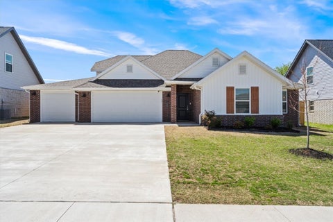Photo of 205 Pennington Avenue, Prairie Grove, AR 72753 (MLS # 1361740)