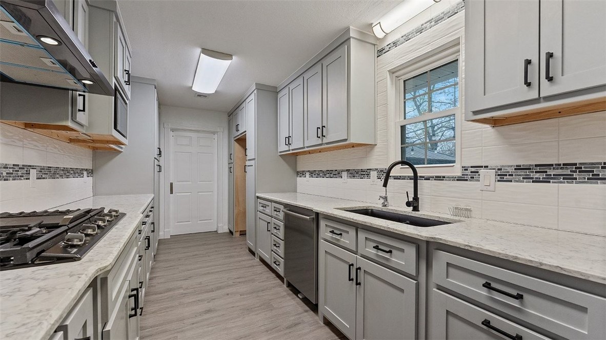 12-20-33-Gravette - Residential