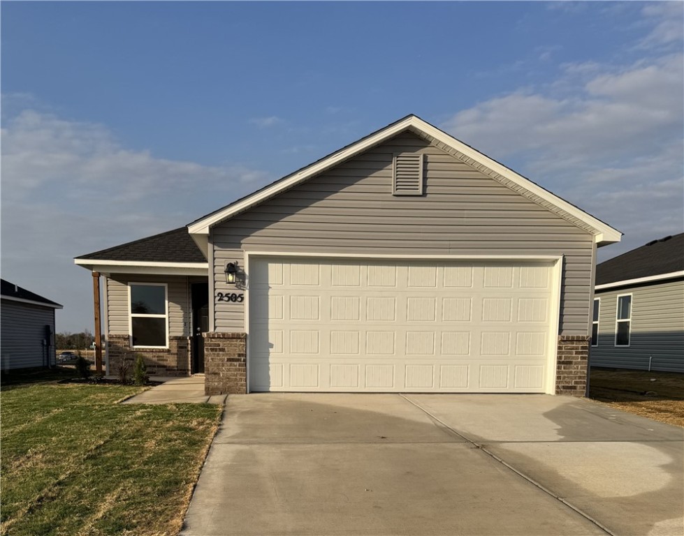 OFFERING A 5.25% FIXED INTEREST RATE ON VA, USDA,AND FHA LOANS OR $12K TOWARDS CLOSING COSTS THROUGH 11/14/24 @6:00PM OR UNTIL FUNDS RUN OUT WHEN USING PREFERRED LENDER AND TITLE COMPANY!!!!
MOVE IN READY!!!
Embrace the charm of the Carlie ll plan, a 3-bedroom, 2-bath home designed for seamless living. Its open floor plan encourages easy interactions, while the covered entry enhances curb appeal and makes a stylish entrance statement. Relax in the spacious living area and savor the inviting eat-in kitchen, complete with energy-efficient appliances. Step into your future and discover more about this remarkable home today! *Photos are of similar model